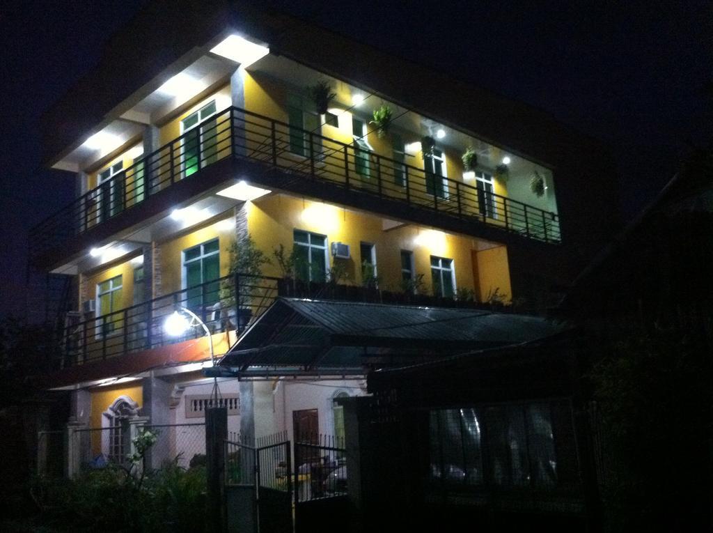 Aranas-Carillo Travellers Inn Калібо Екстер'єр фото