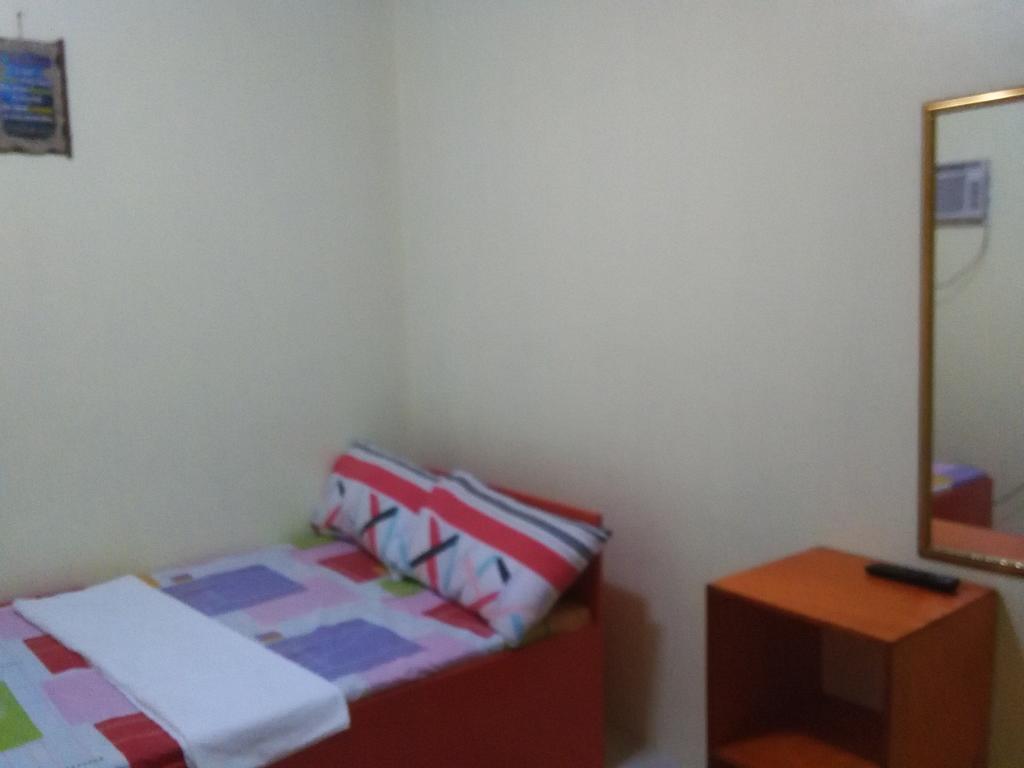 Aranas-Carillo Travellers Inn Калібо Номер фото