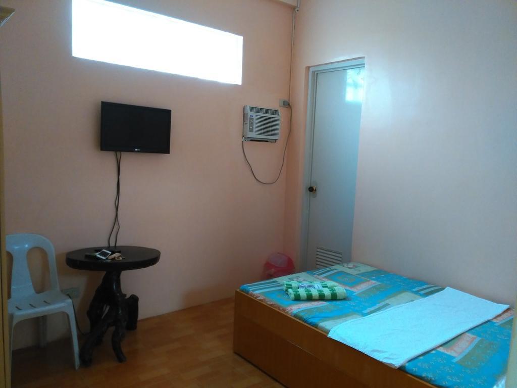 Aranas-Carillo Travellers Inn Калібо Номер фото